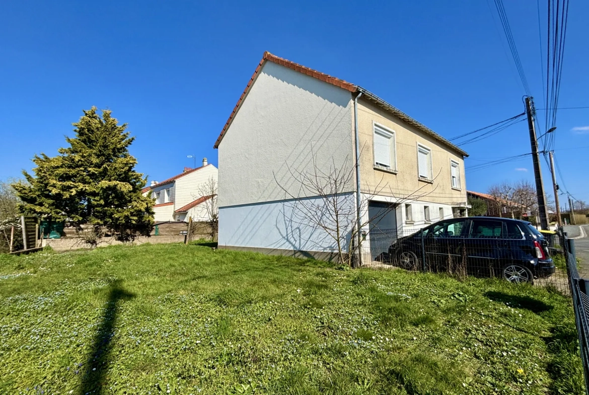 Maison à vendre proche Vihiers - 3 chambres, garage et terrain clos 