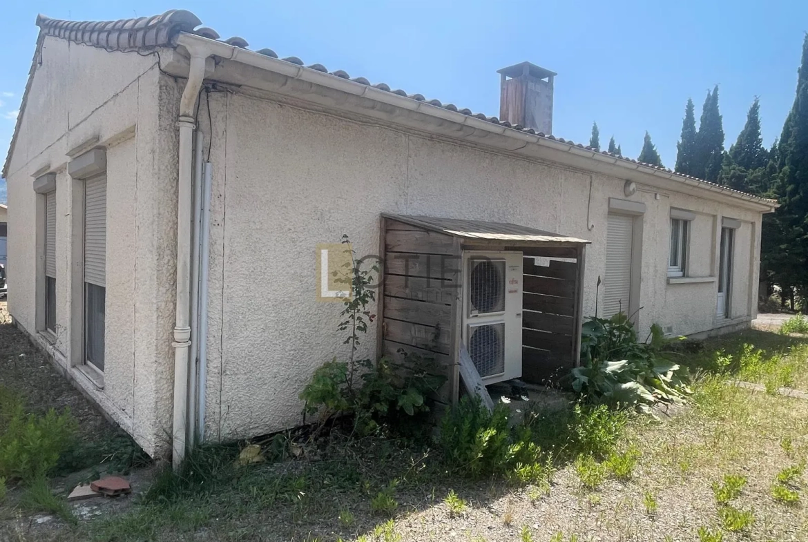 Maison 4 chambres avec grand terrain à Serviès-en-Val dans l'Aude 
