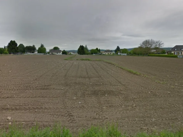 Terrain constructible de 634 m² avec vue sur les Pyrénées à Bénéjacq