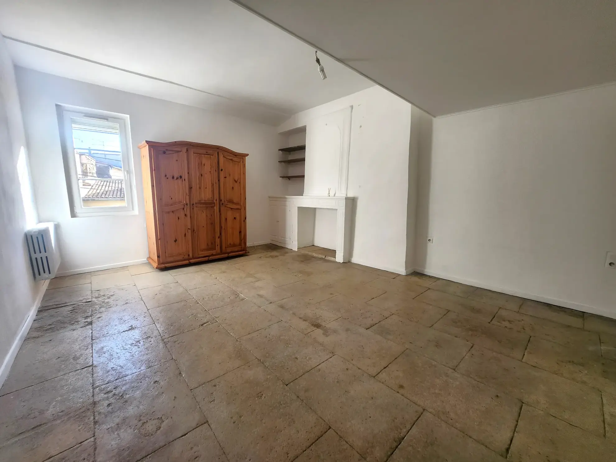 Maison de ville 93m² rénovée à Vauvert avec 2 chambres 