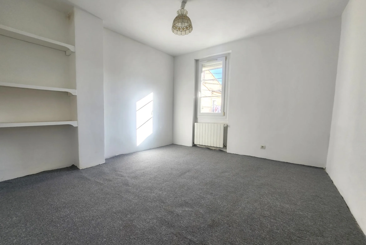 Maison de ville 93m² rénovée à Vauvert avec 2 chambres 