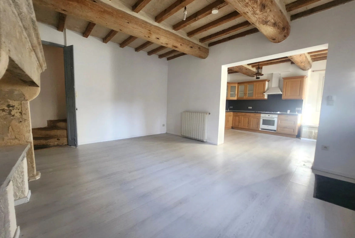 Maison de ville 93m² rénovée à Vauvert avec 2 chambres 