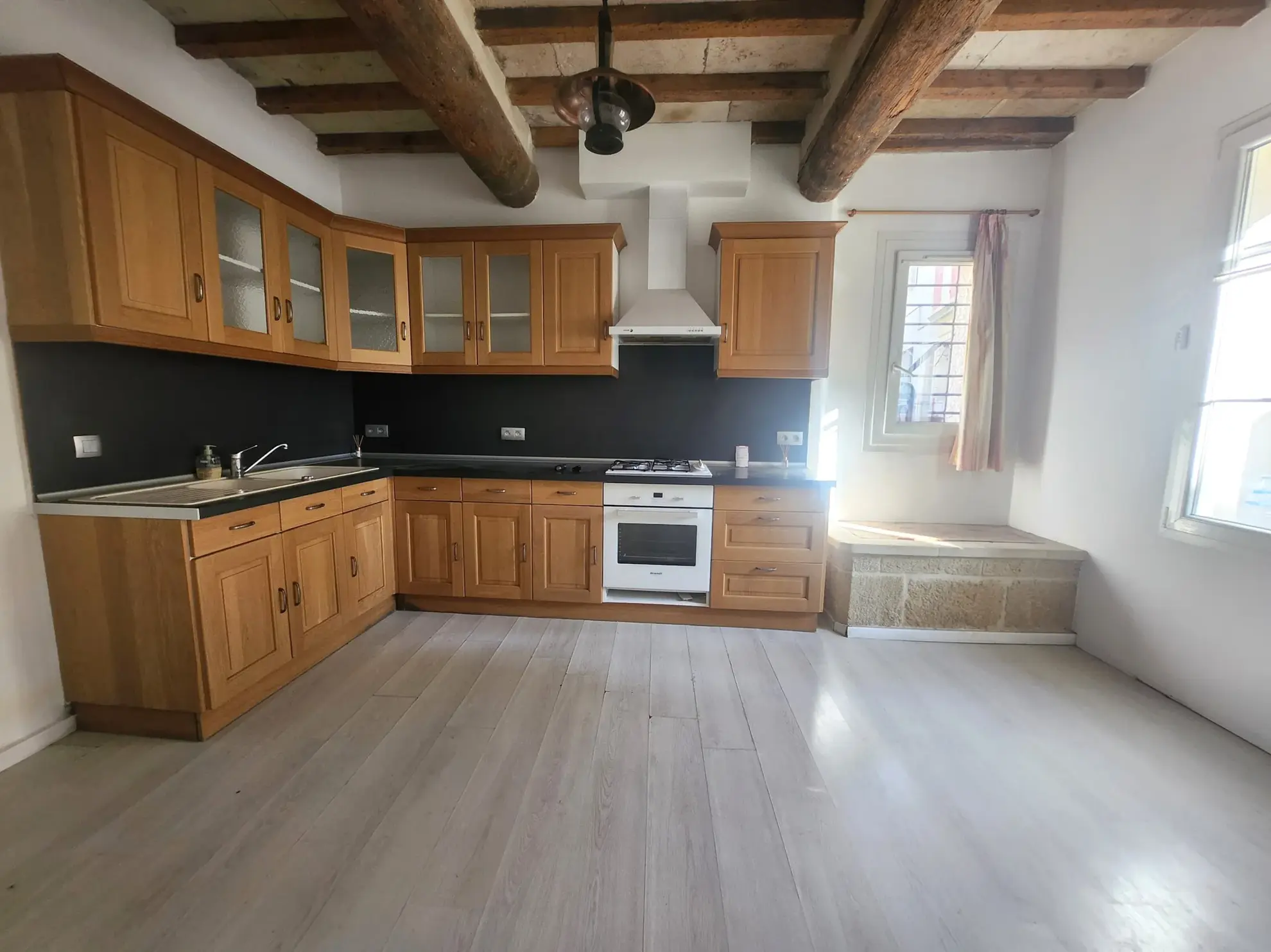 Maison de ville 93m² rénovée à Vauvert avec 2 chambres 