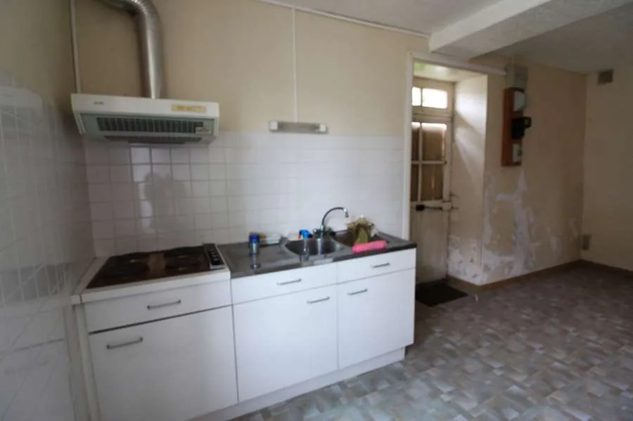 À vendre maison à rénover à Varzy avec garage et cour attenante 