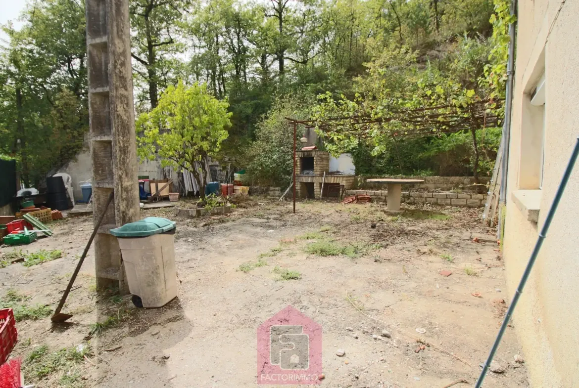 Maison à rénover avec grand terrain à Prayssac proche Puy-l'Évêque 