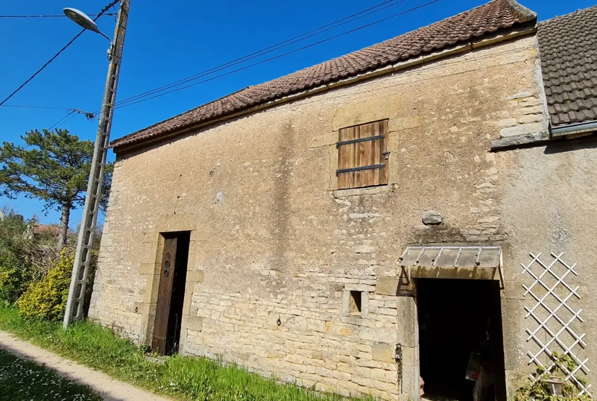Maison à vendre avec deux habitations, dépendances et jardins près de Clamecy en Bourgogne Nord 