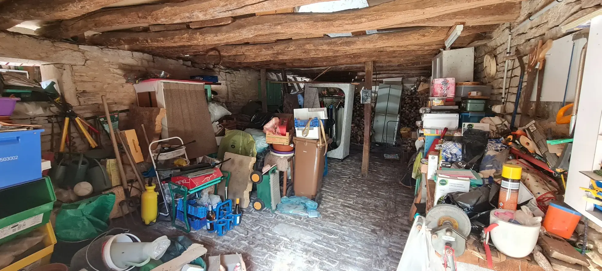 Maison à vendre avec deux habitations, dépendances et jardins près de Clamecy en Bourgogne Nord 
