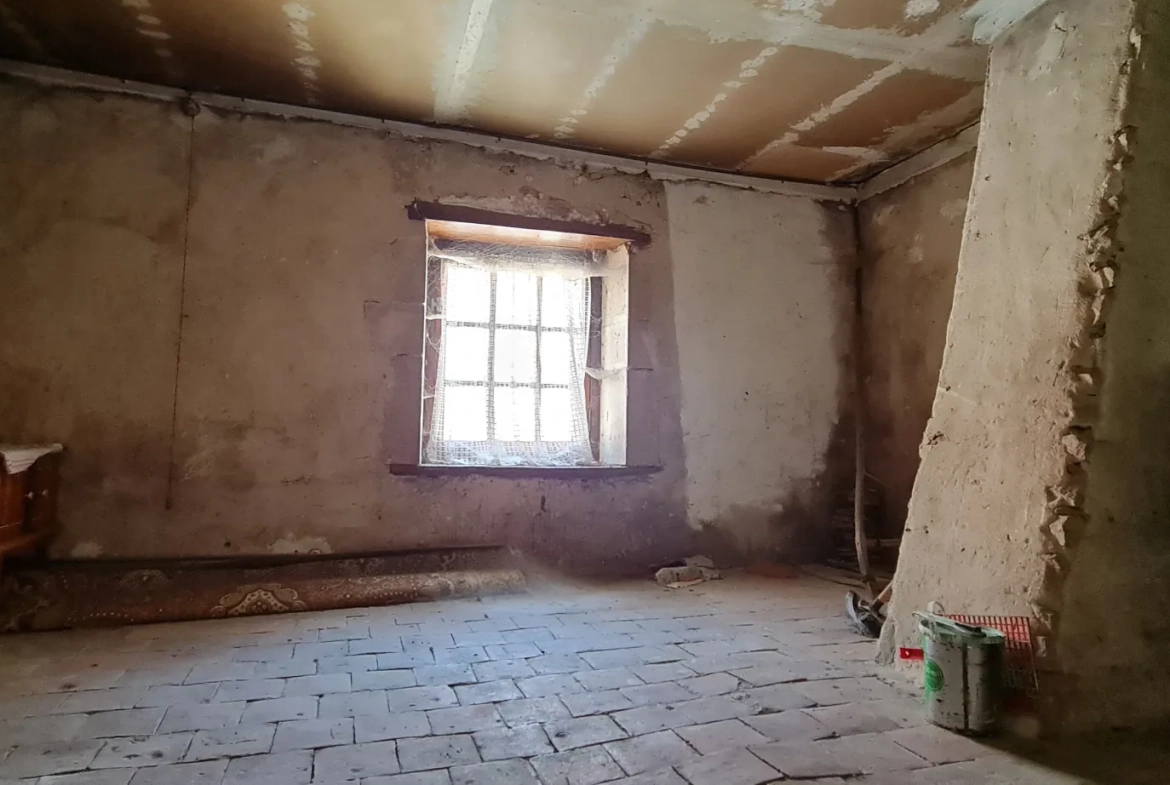 Maison à vendre avec deux habitations, dépendances et jardins près de Clamecy en Bourgogne Nord 