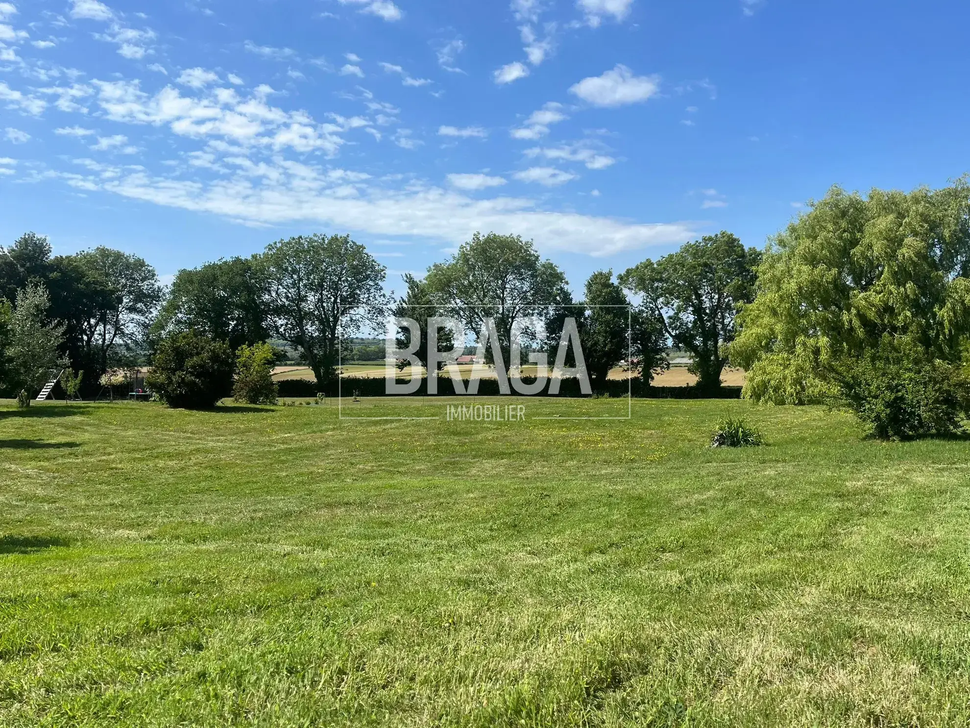 Terrain constructible à Baincthun de 841 m² dans un cadre paisible 