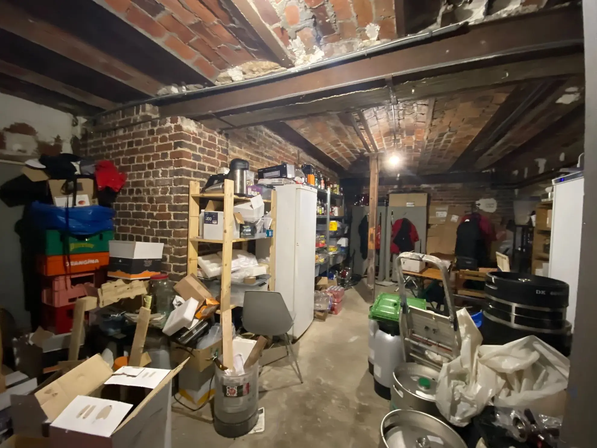 Fonds de commerce de 101m² avec studio dans le 18ème de Paris – Emplacement idéal 