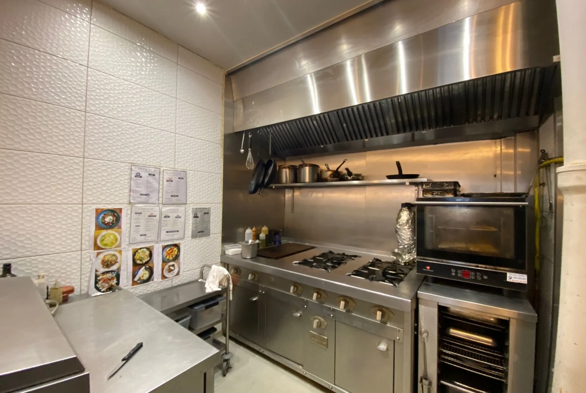 Fonds de commerce de 101m² avec studio dans le 18ème de Paris – Emplacement idéal 