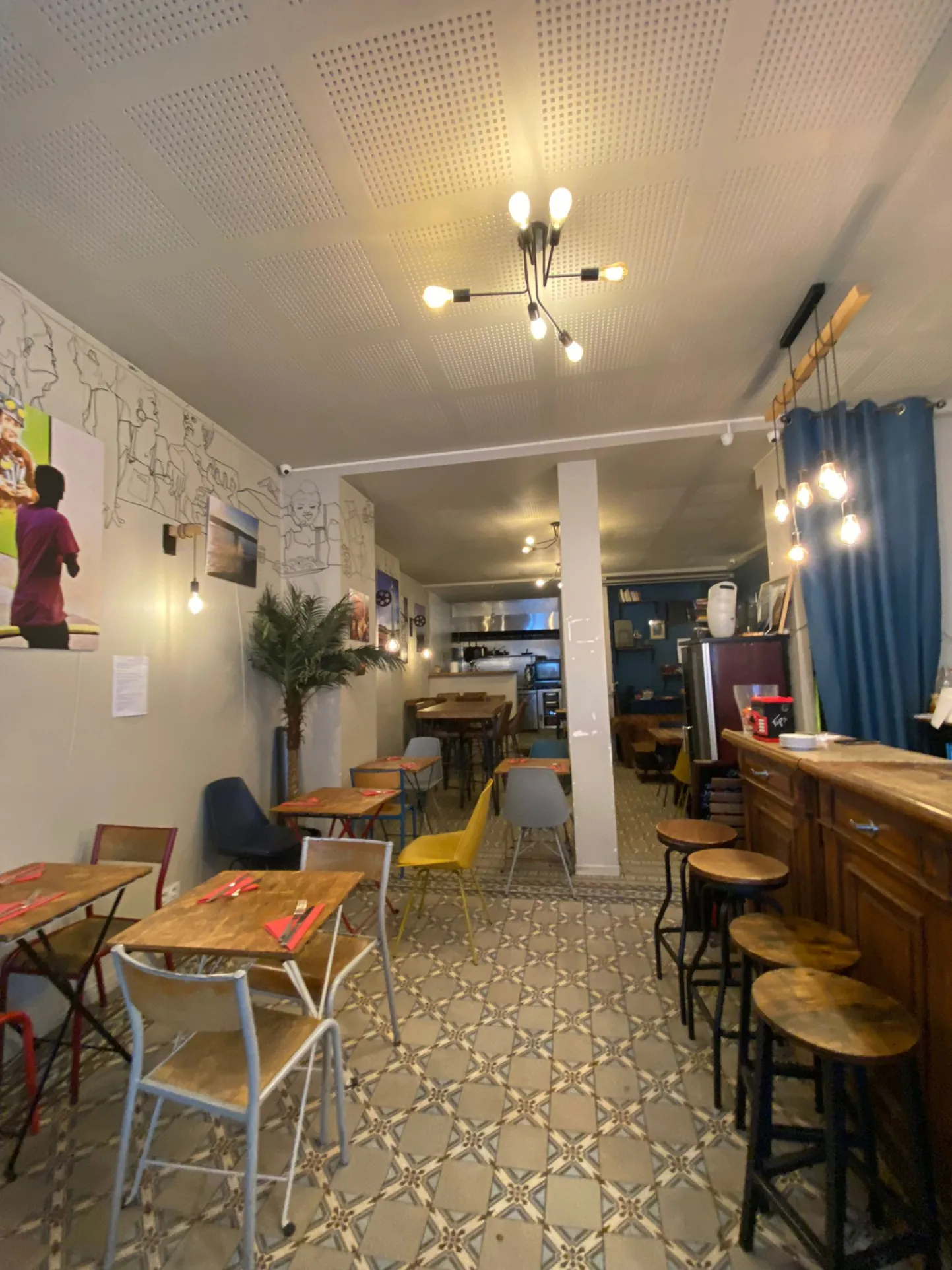 Fonds de commerce de 101m² avec studio dans le 18ème de Paris – Emplacement idéal 