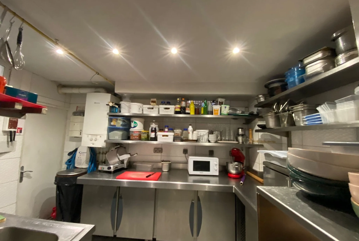 Fonds de commerce de 101m² avec studio dans le 18ème de Paris – Emplacement idéal 