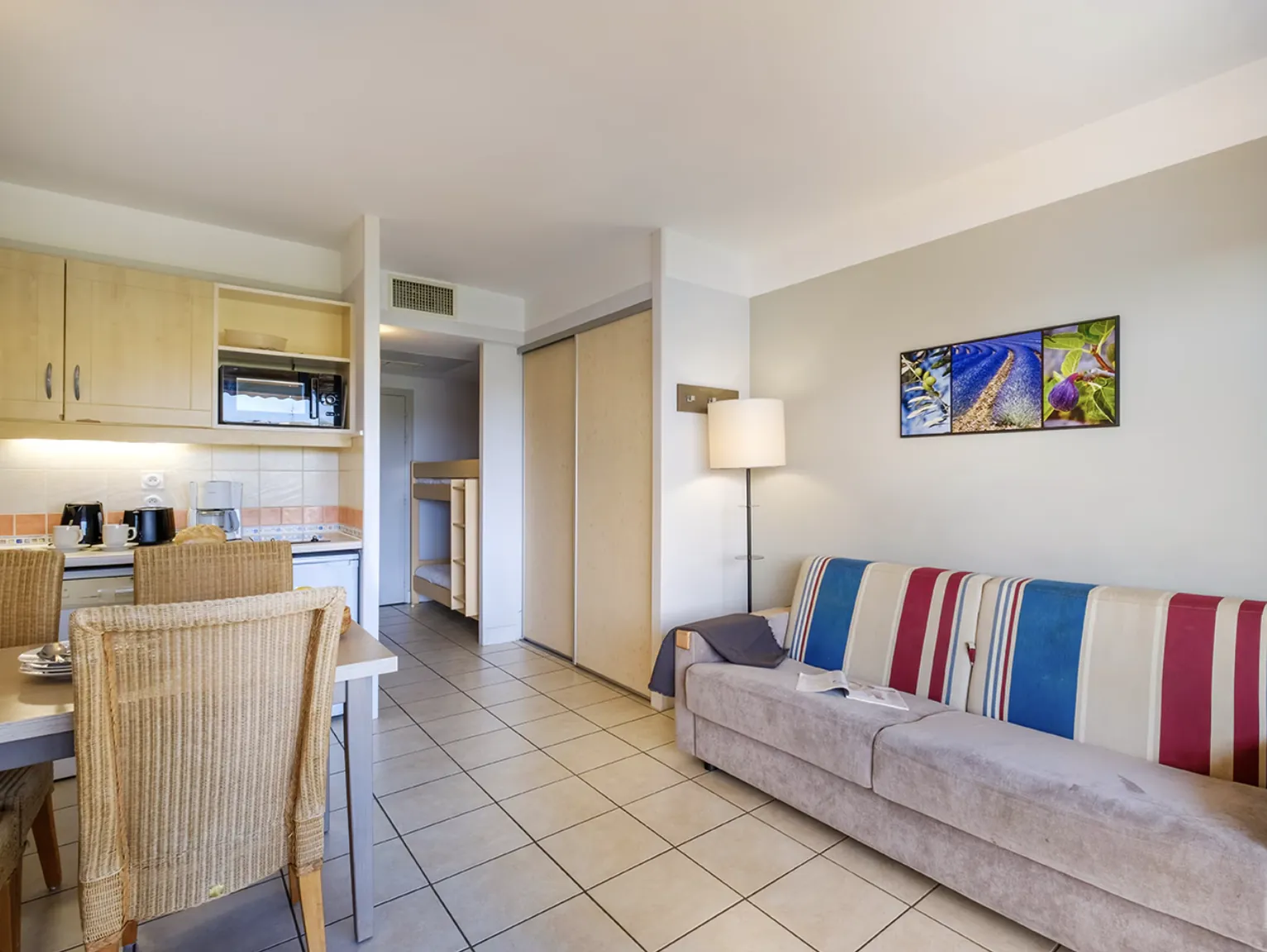 Investissement immobilier rentabilité 6 % - Studio en bail commercial à Saint-Laurent-du-Var 