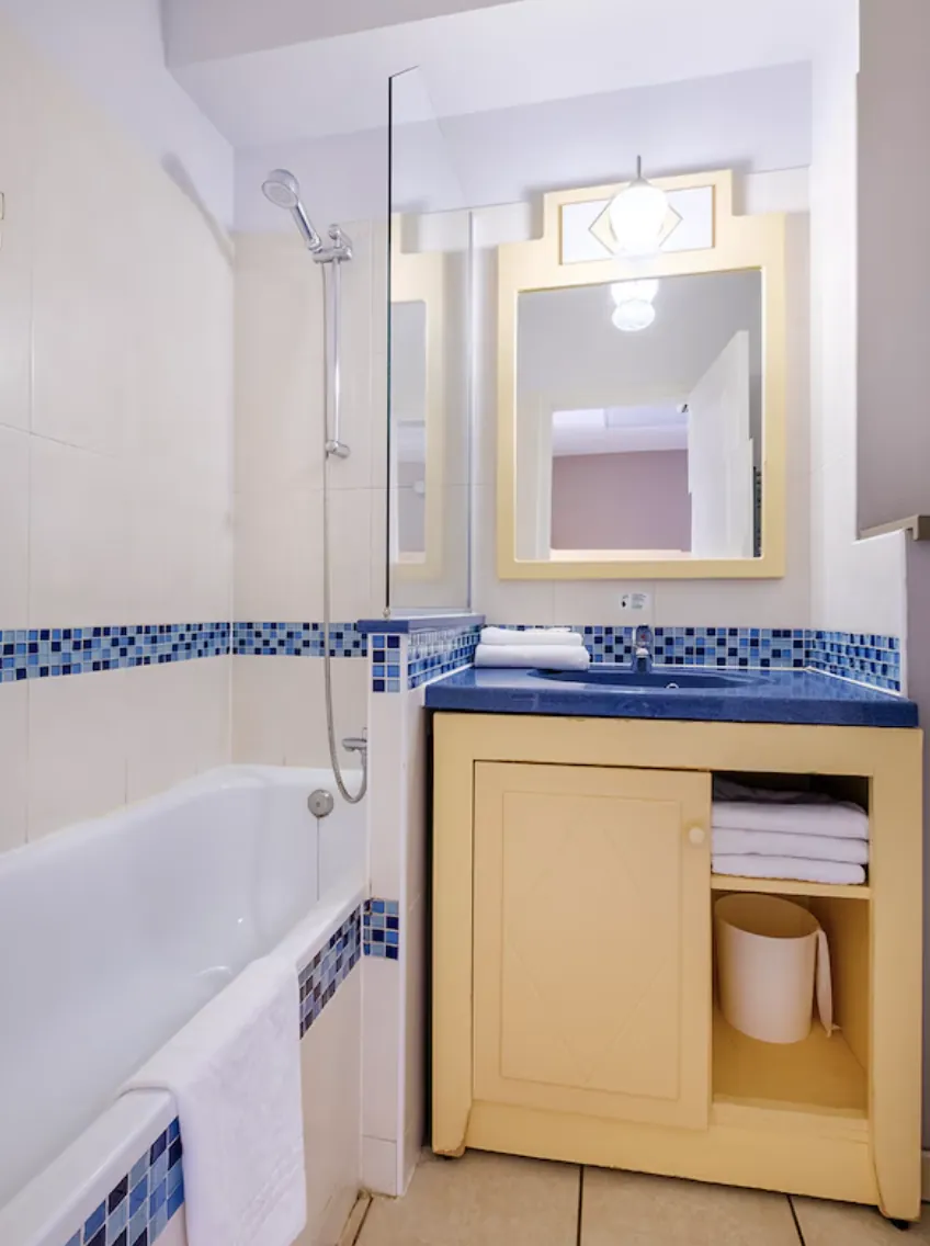 Investissement immobilier rentabilité 6 % - Studio en bail commercial à Saint-Laurent-du-Var 