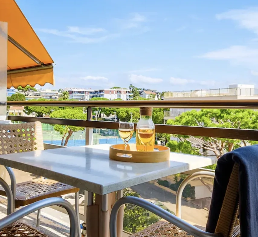 Investissement immobilier rentabilité 6 % - Studio en bail commercial à Saint-Laurent-du-Var 
