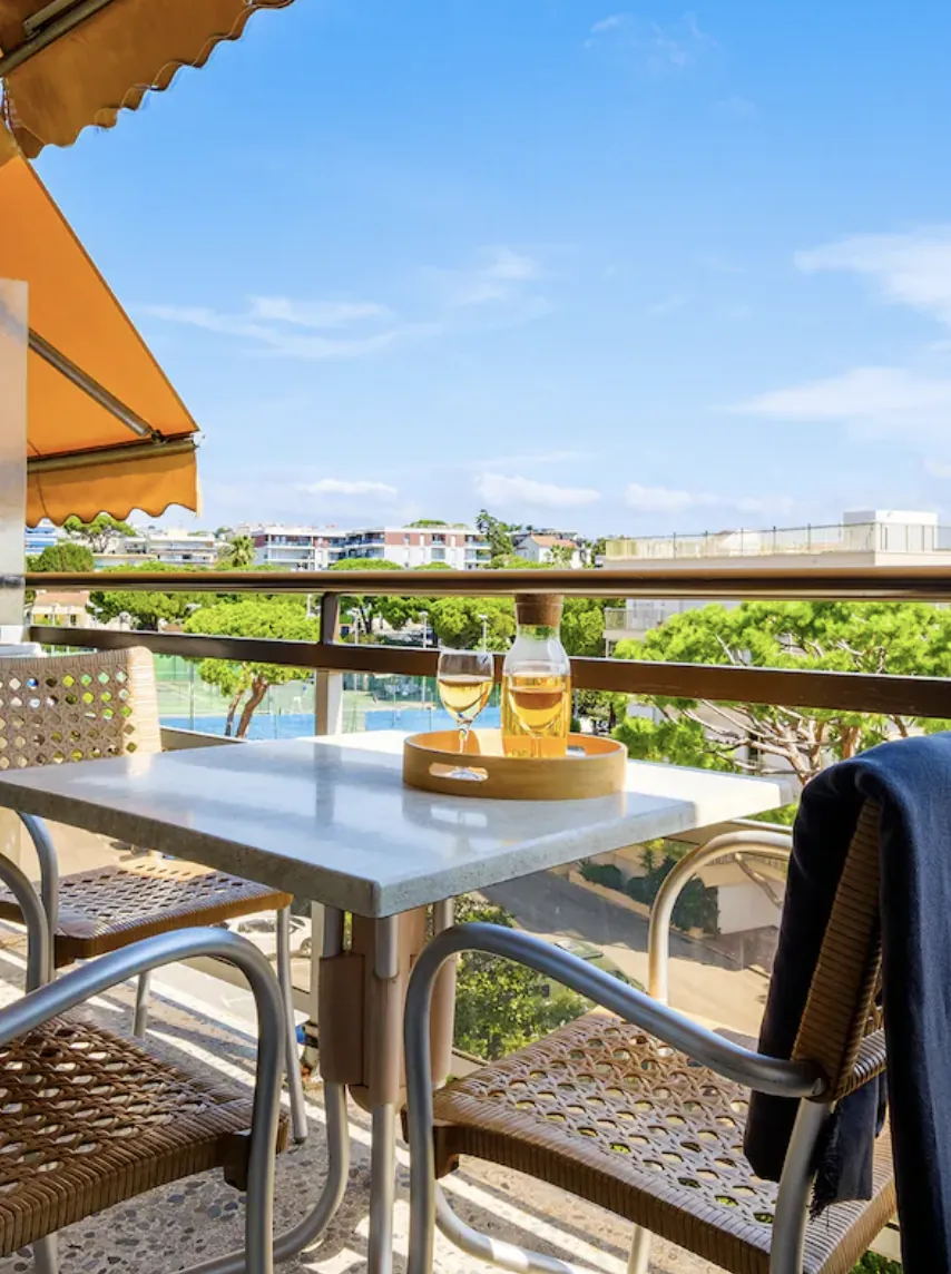 Investissement immobilier rentabilité 6 % - Studio en bail commercial à Saint-Laurent-du-Var 