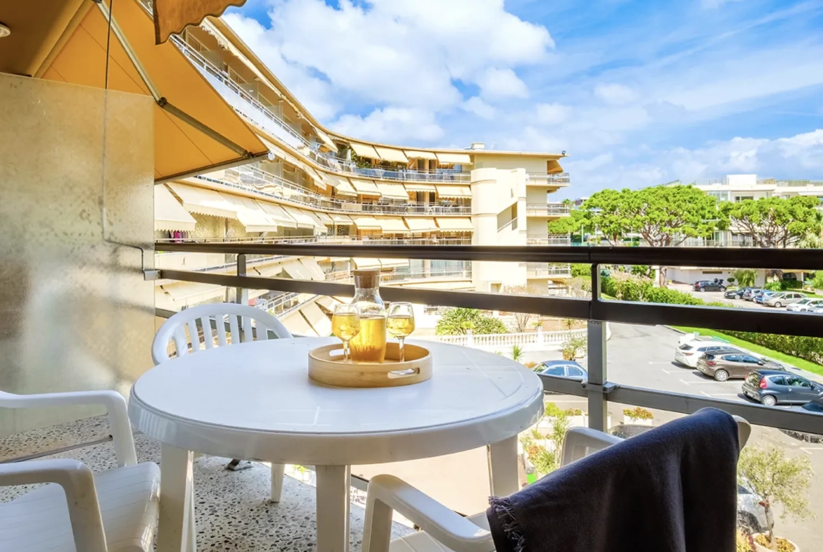 Investissement immobilier rentabilité 6 % - Studio en bail commercial à Saint-Laurent-du-Var 