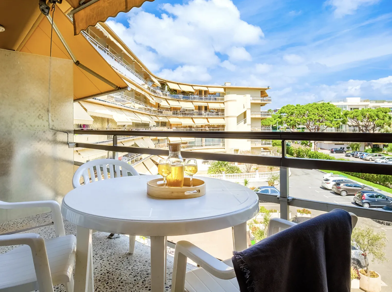 Investissement immobilier rentabilité 6 % - Studio en bail commercial à Saint-Laurent-du-Var 