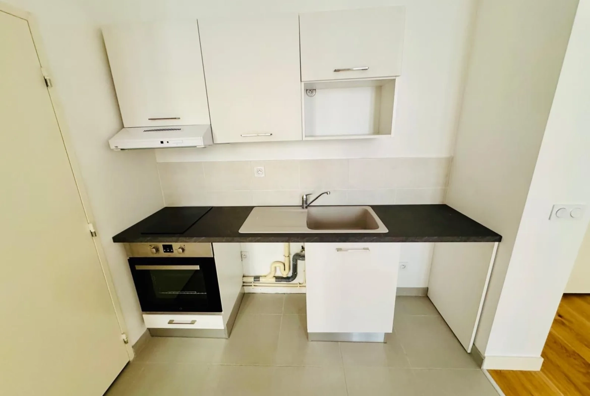 Appartement T2 rénové au cœur de Grenoble, proche tram et parking à saisir 