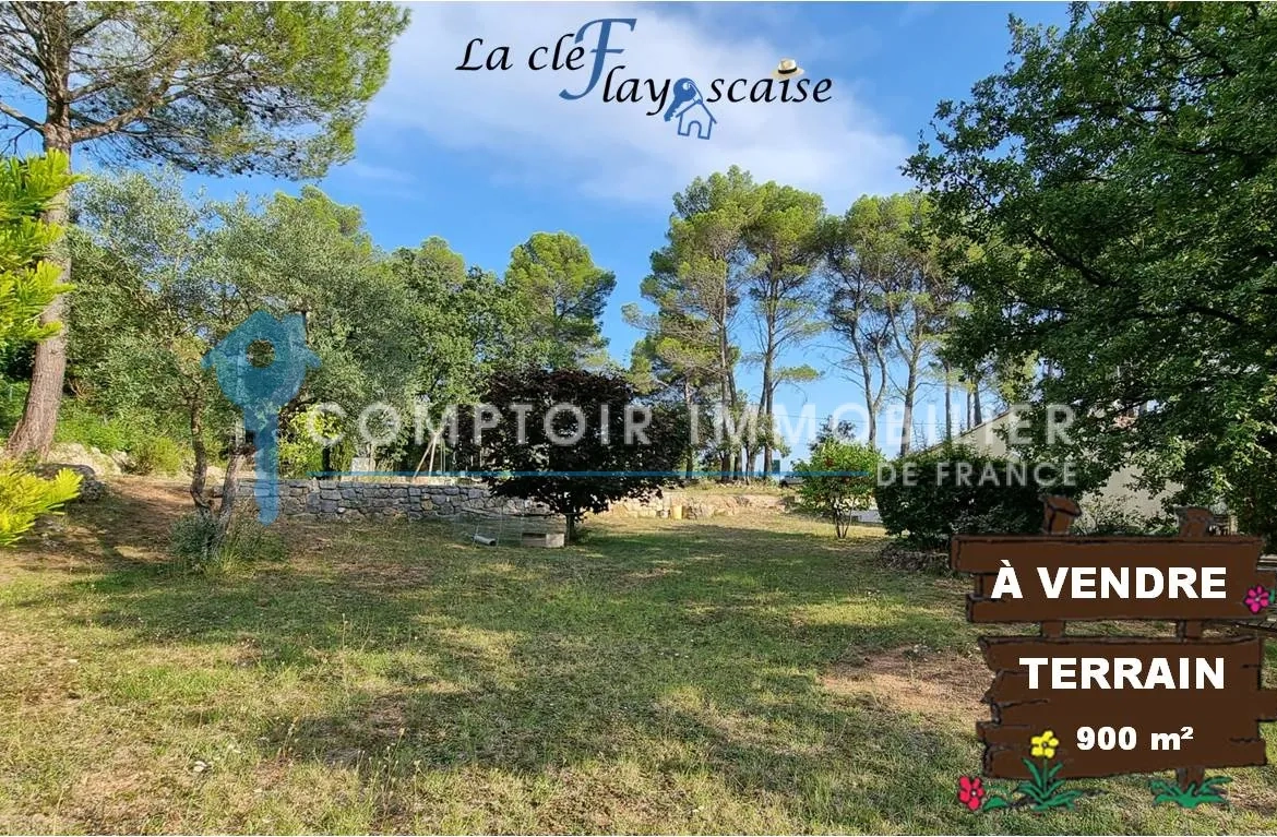 Terrain constructible de 900 m² à vendre à Flayosc dans un quartier résidentiel calme 