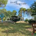 Terrain constructible de 900 m² à vendre à Flayosc dans un quartier résidentiel calme