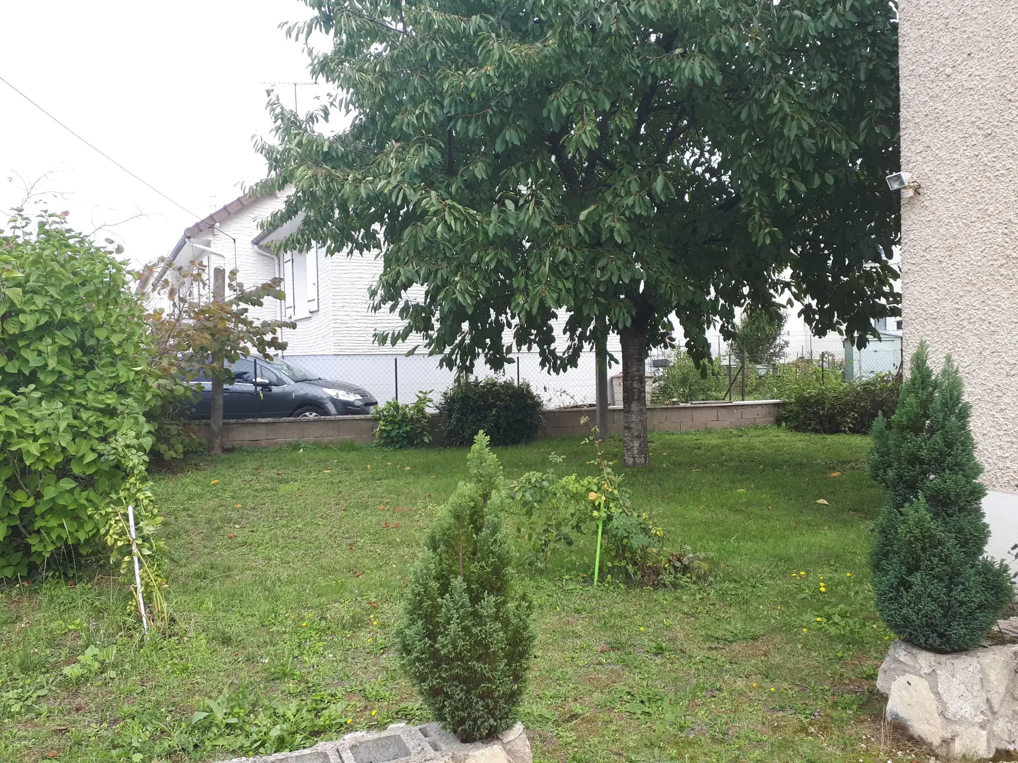 Maison de 166 m² avec jardin arboré et garage à Chatellerault 