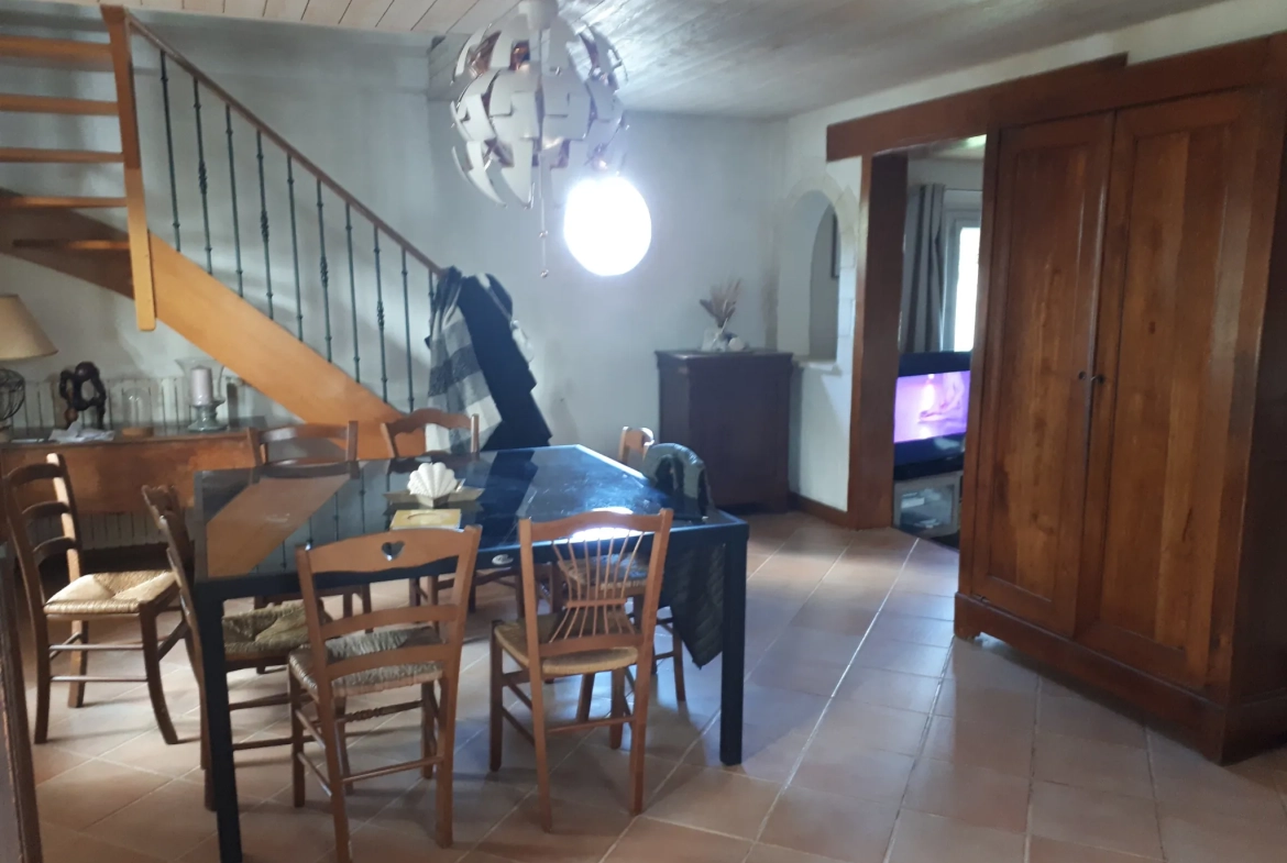 Magnifique maison avec étang et jardin à Les Ormes - 176 m² 