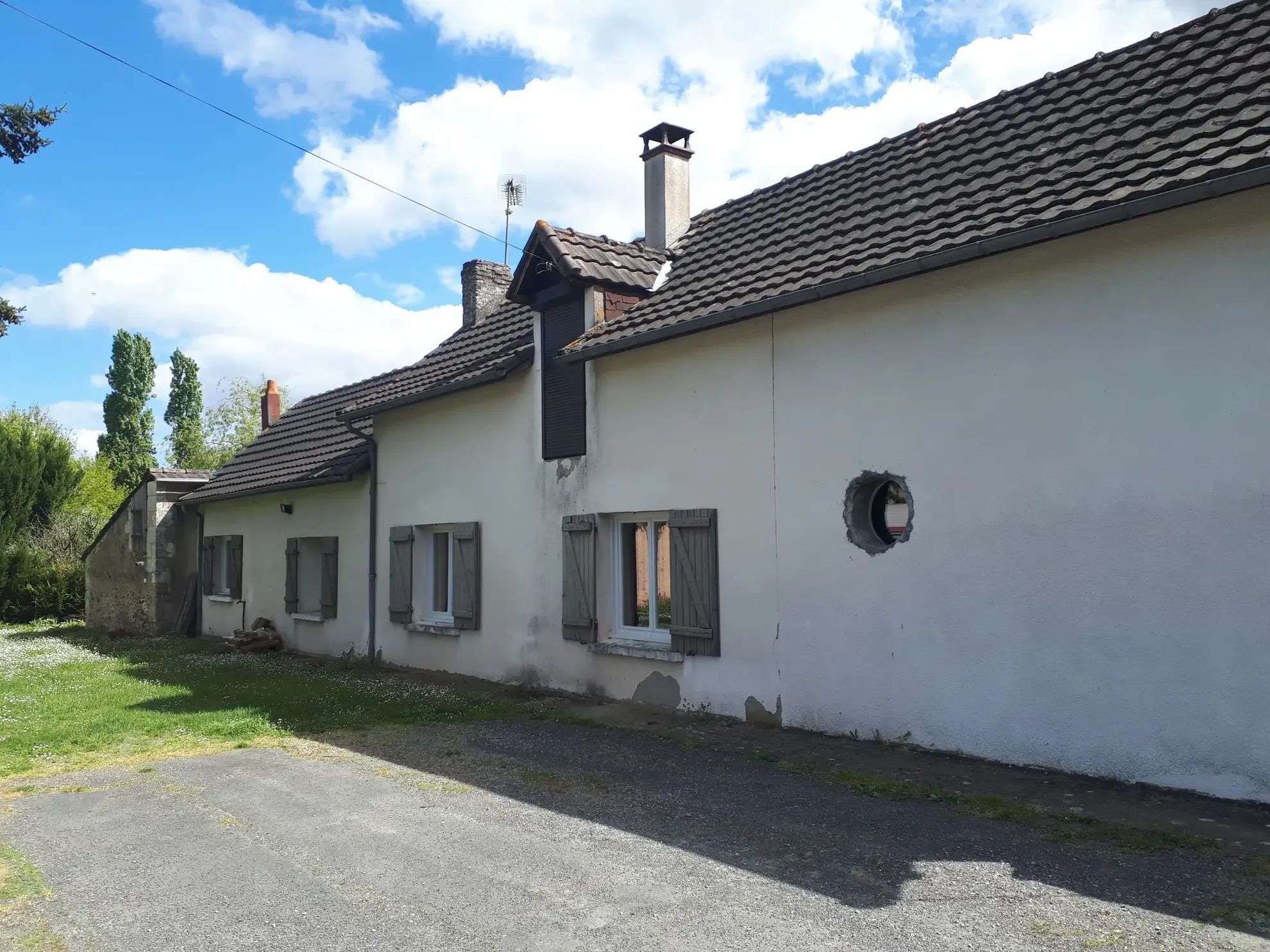 Magnifique maison avec étang et jardin à Les Ormes - 176 m² 