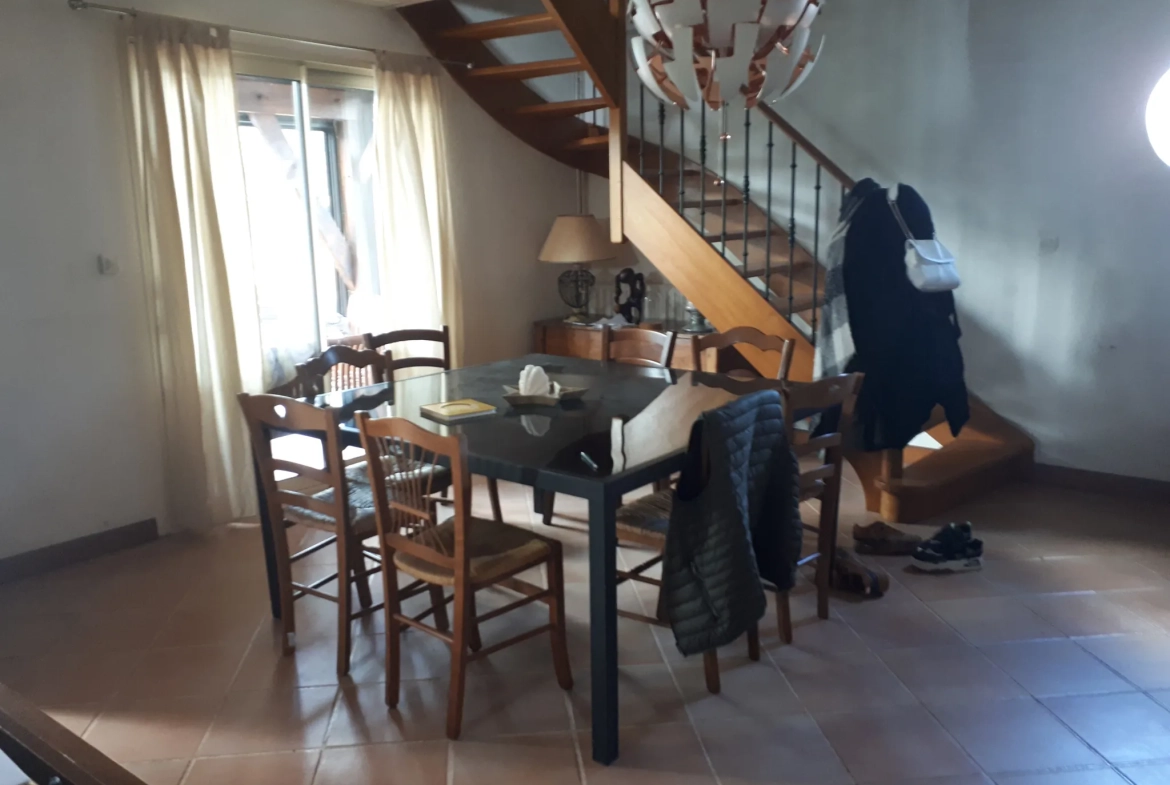 Magnifique maison avec étang et jardin à Les Ormes - 176 m² 