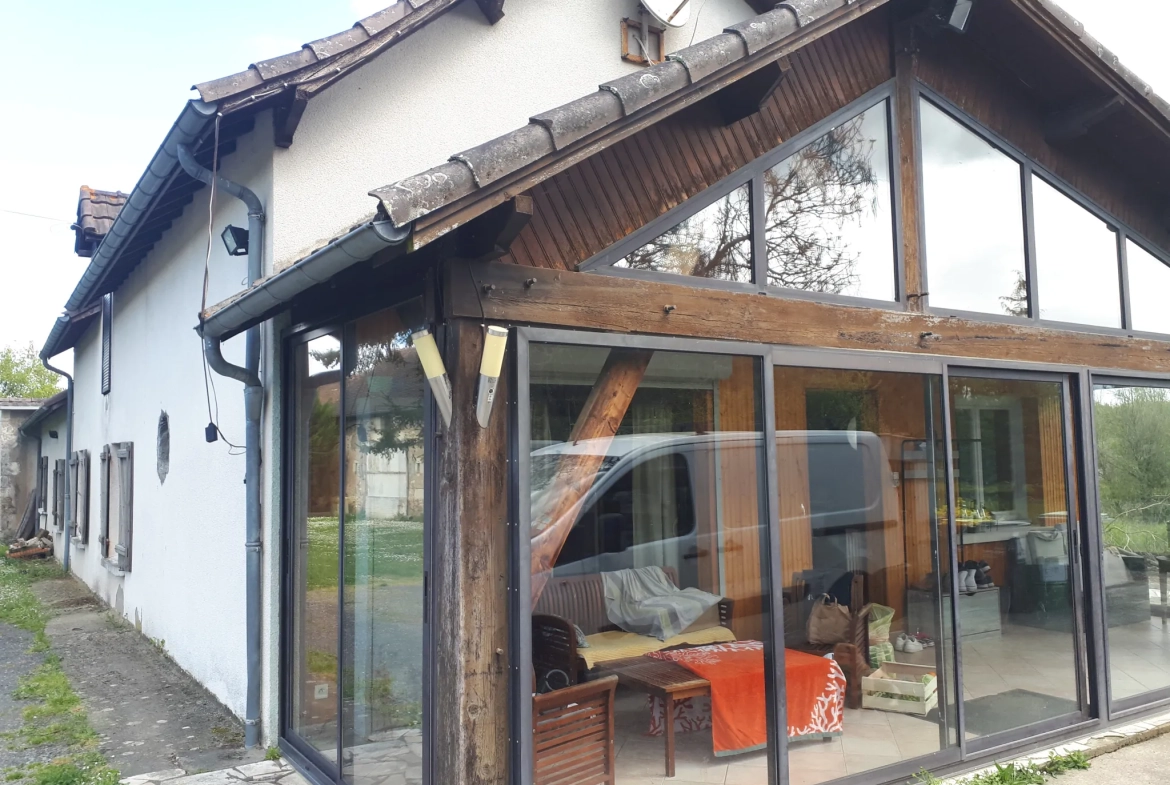 Magnifique maison avec étang et jardin à Les Ormes - 176 m² 