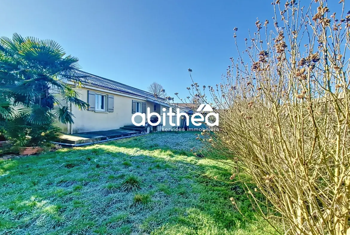 Ensemble immobilier de deux maisons à Sousmoulins en Charente-Maritime 