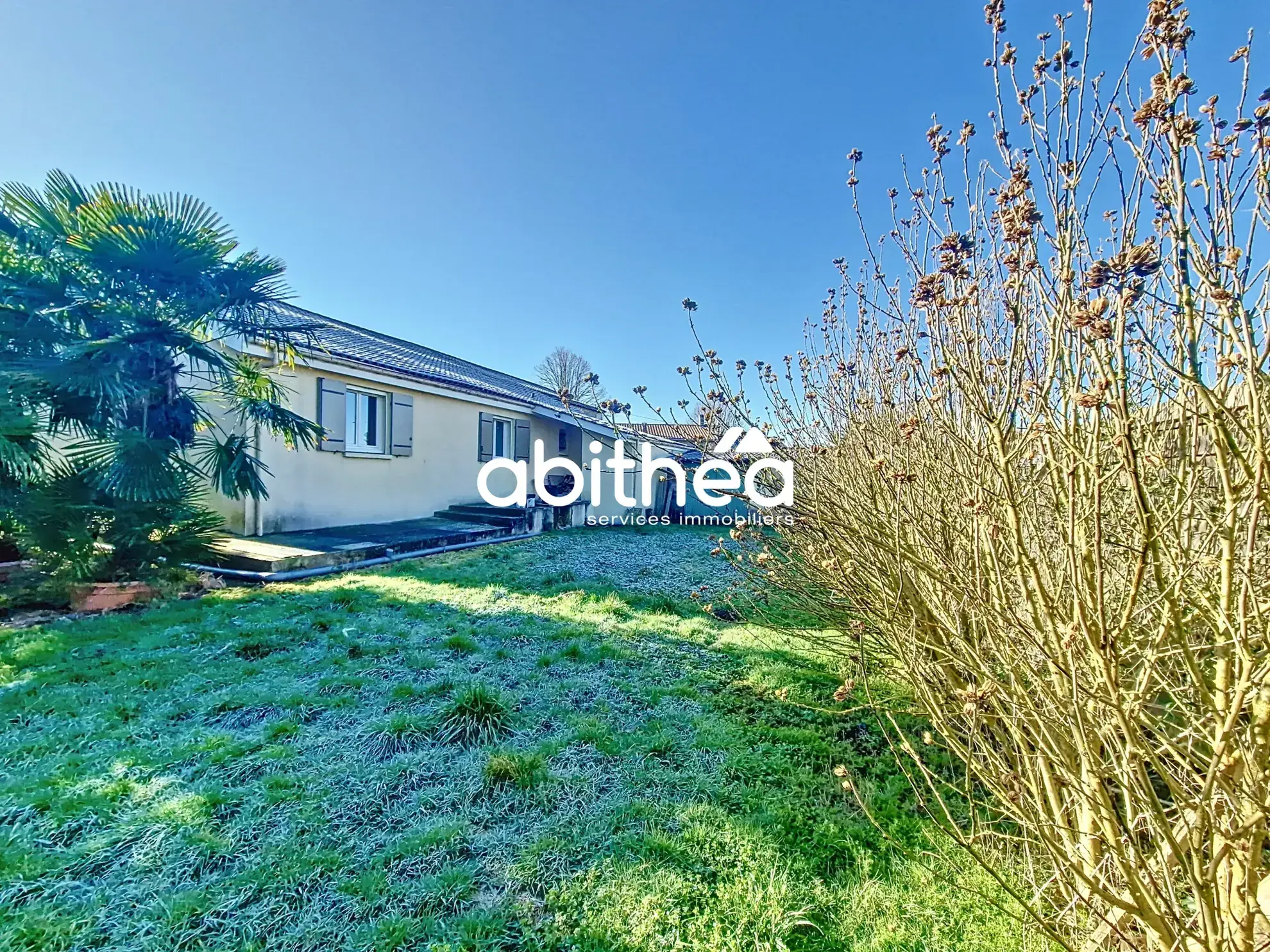 Ensemble immobilier de deux maisons à Sousmoulins en Charente-Maritime 
