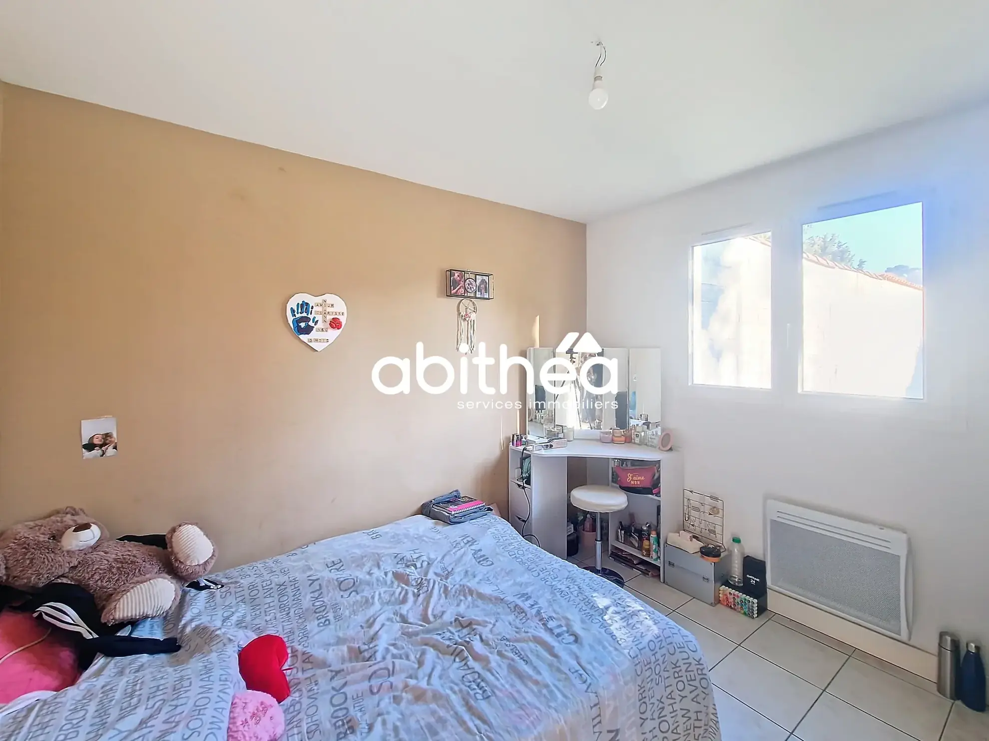 Ensemble immobilier de deux maisons à Sousmoulins en Charente-Maritime 