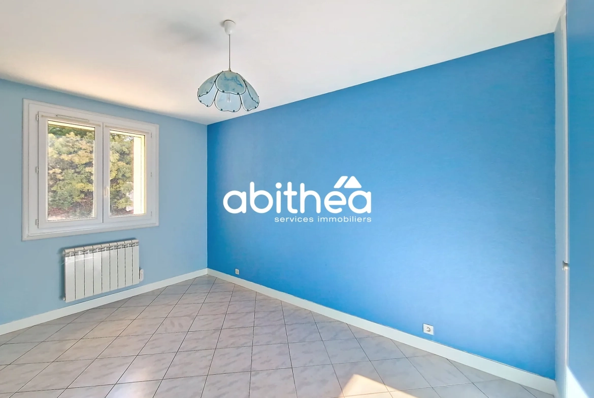 Ensemble immobilier de deux maisons à Sousmoulins en Charente-Maritime 