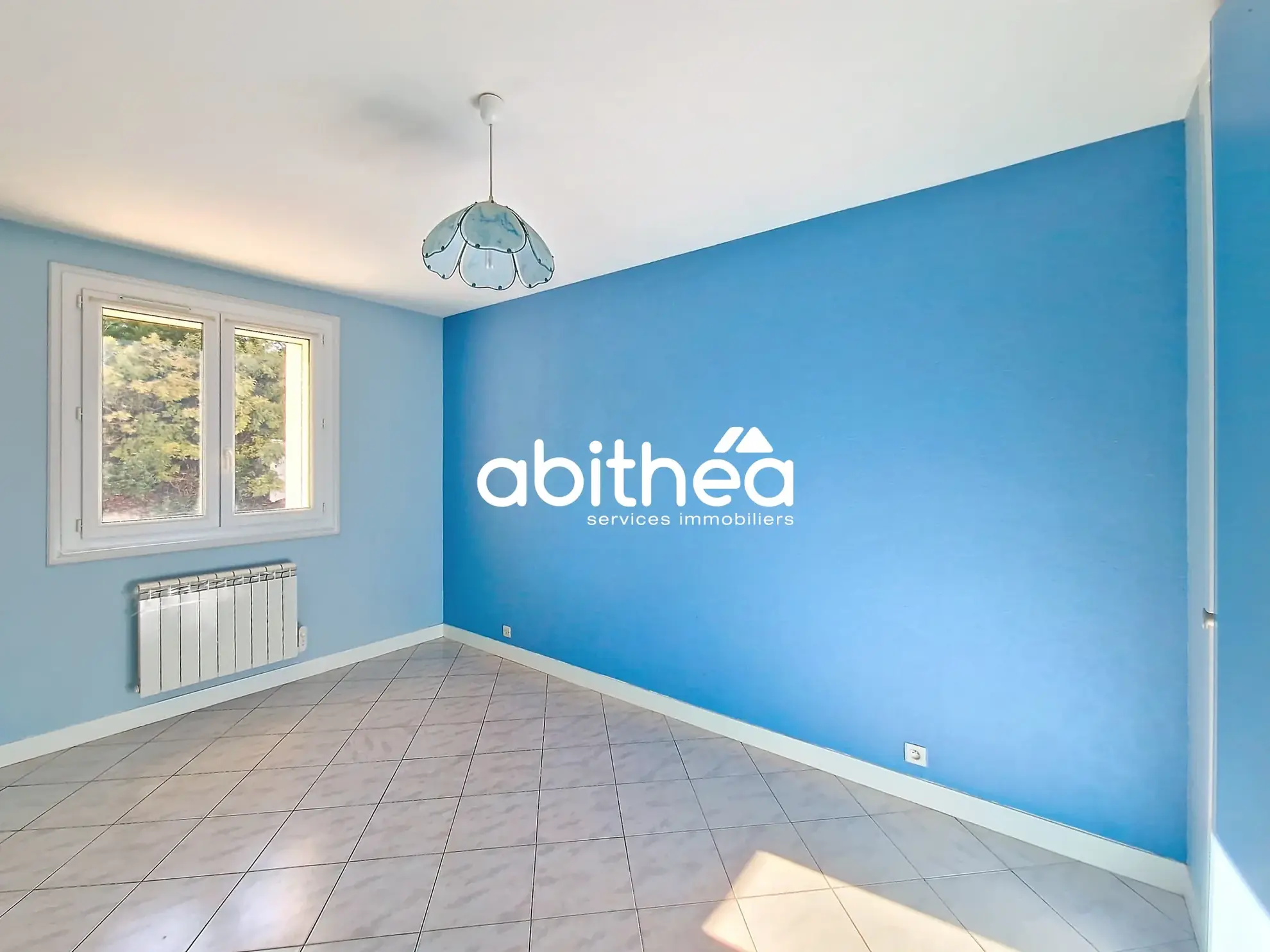 Ensemble immobilier de deux maisons à Sousmoulins en Charente-Maritime 