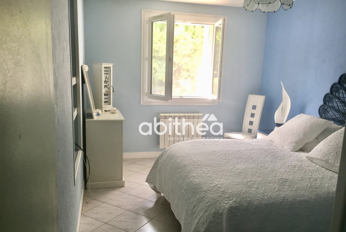 Ensemble immobilier de deux maisons à Sousmoulins en Charente-Maritime 
