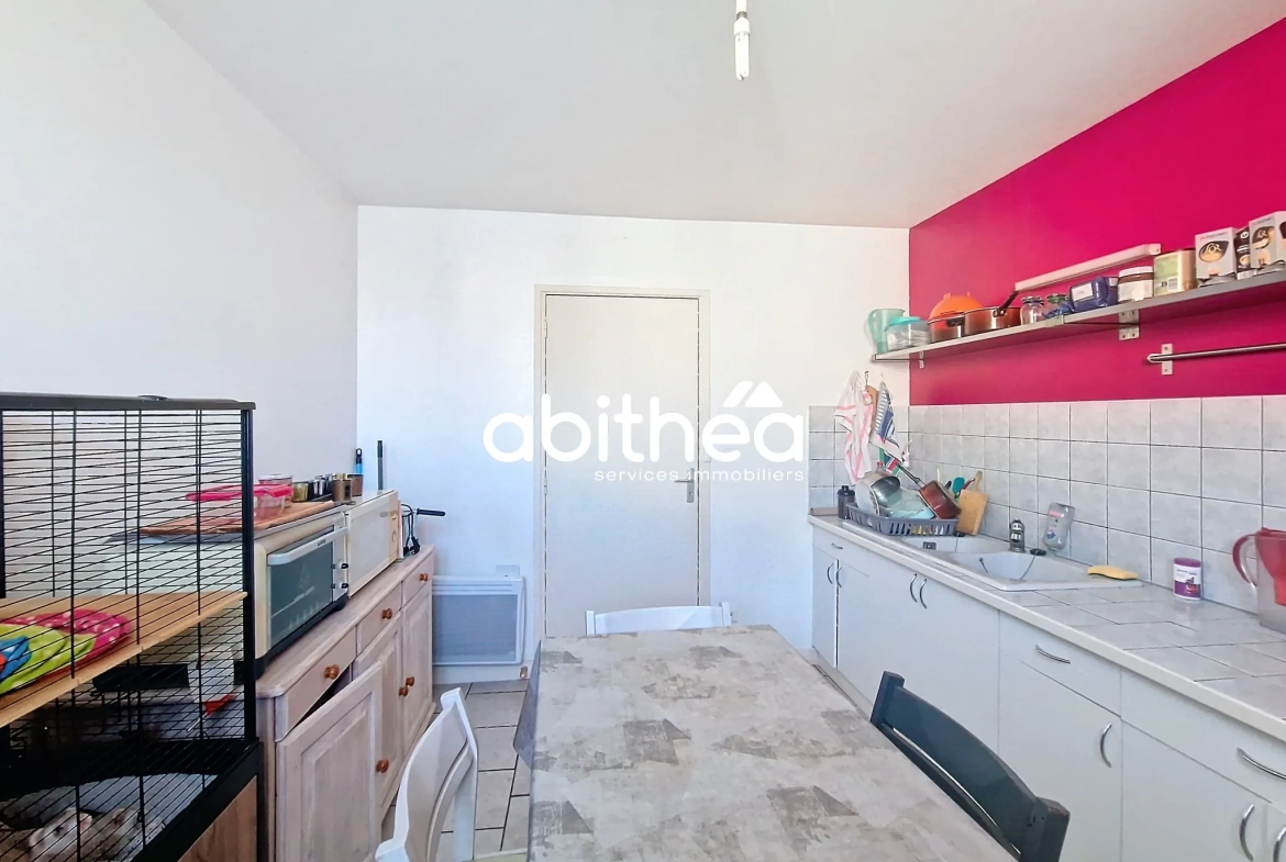 Ensemble immobilier de deux maisons à Sousmoulins en Charente-Maritime 