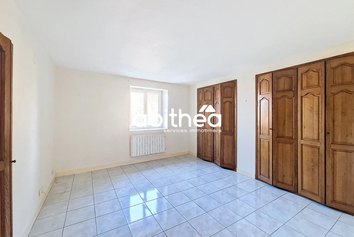 Ensemble immobilier de deux maisons à Sousmoulins en Charente-Maritime 