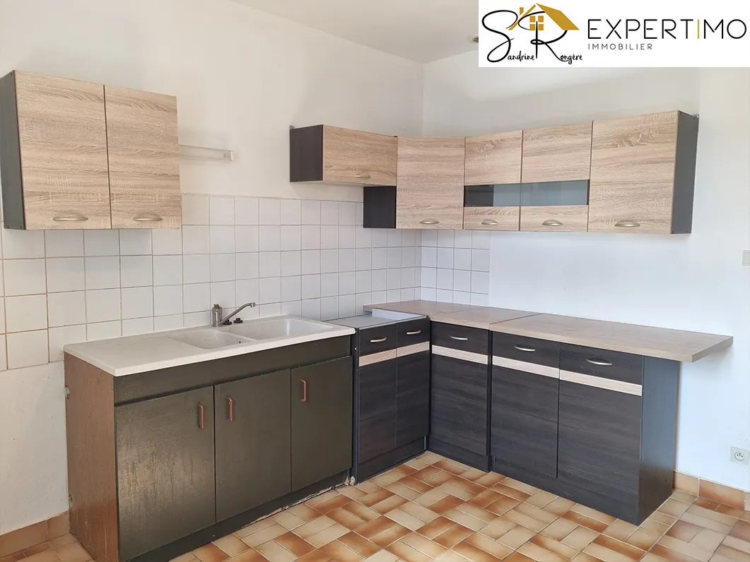 Maison avec deux appartements, atelier et grand terrain à Saint-Éloy-les-Mines 
