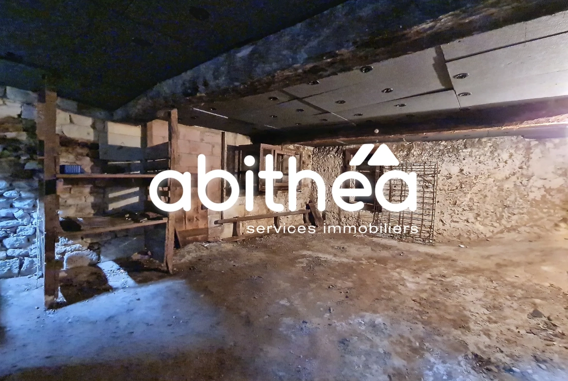 Maison ancienne de 140 m² avec jardin et garage à Saint-Fort sur Gironde 