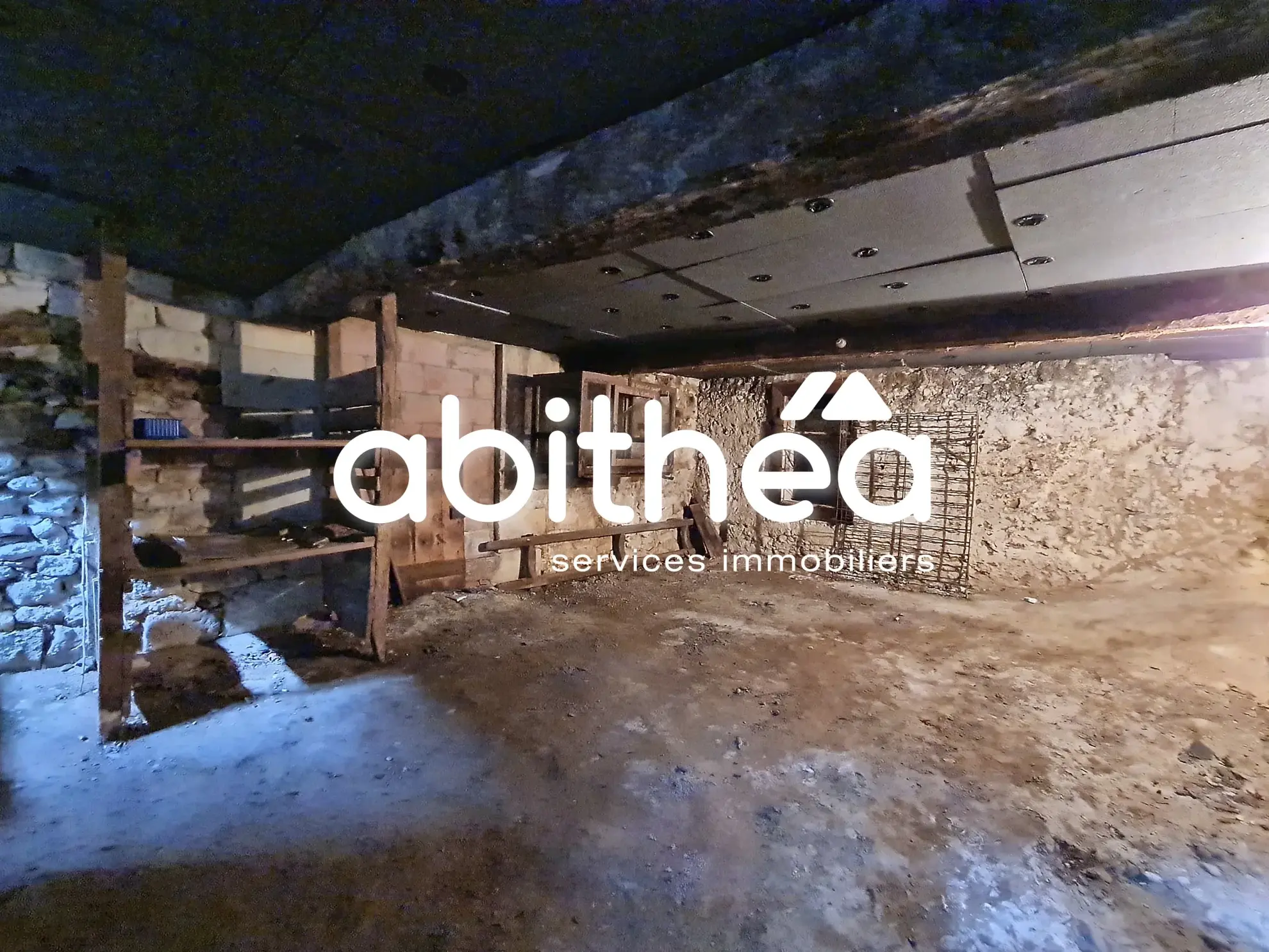 Maison ancienne de 140 m² avec jardin et garage à Saint-Fort sur Gironde 