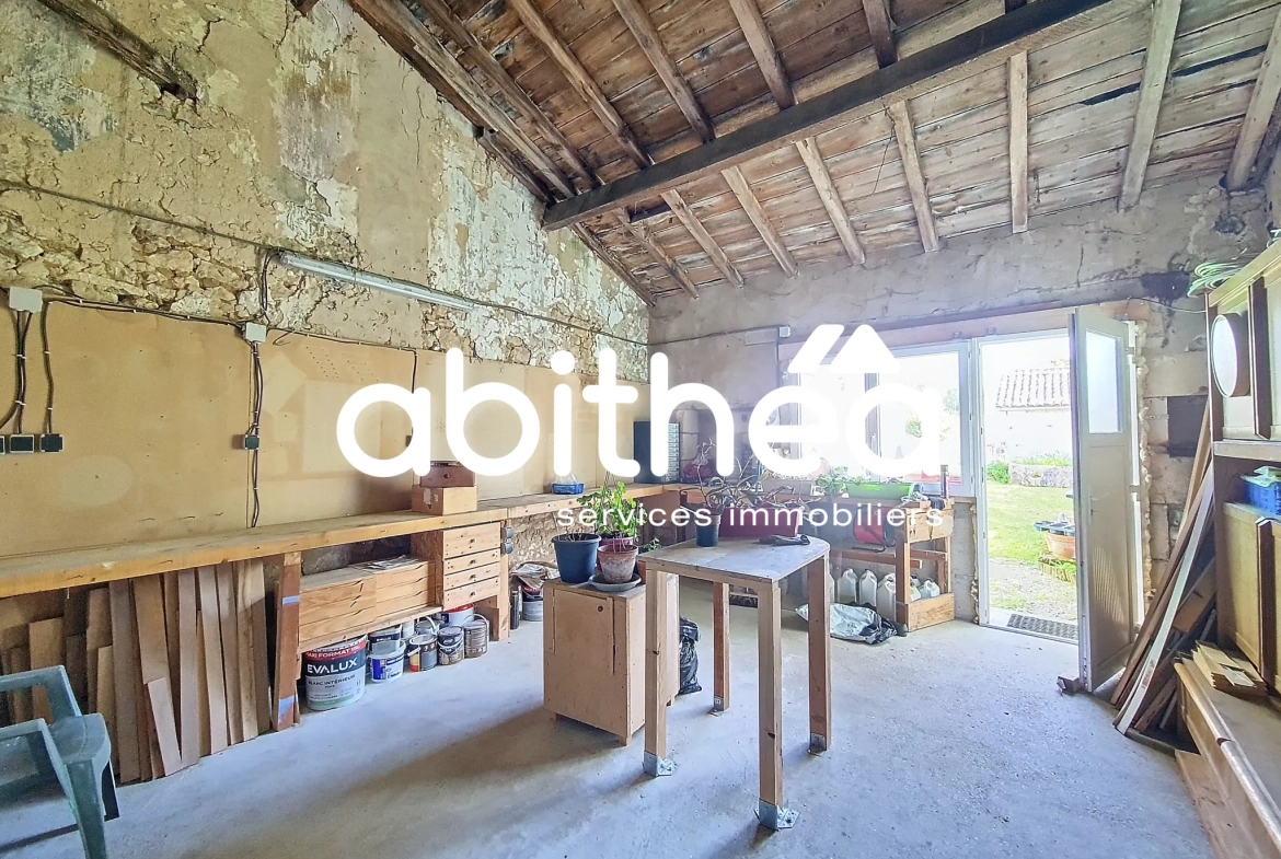 Maison ancienne de 140 m² avec jardin et garage à Saint-Fort sur Gironde 