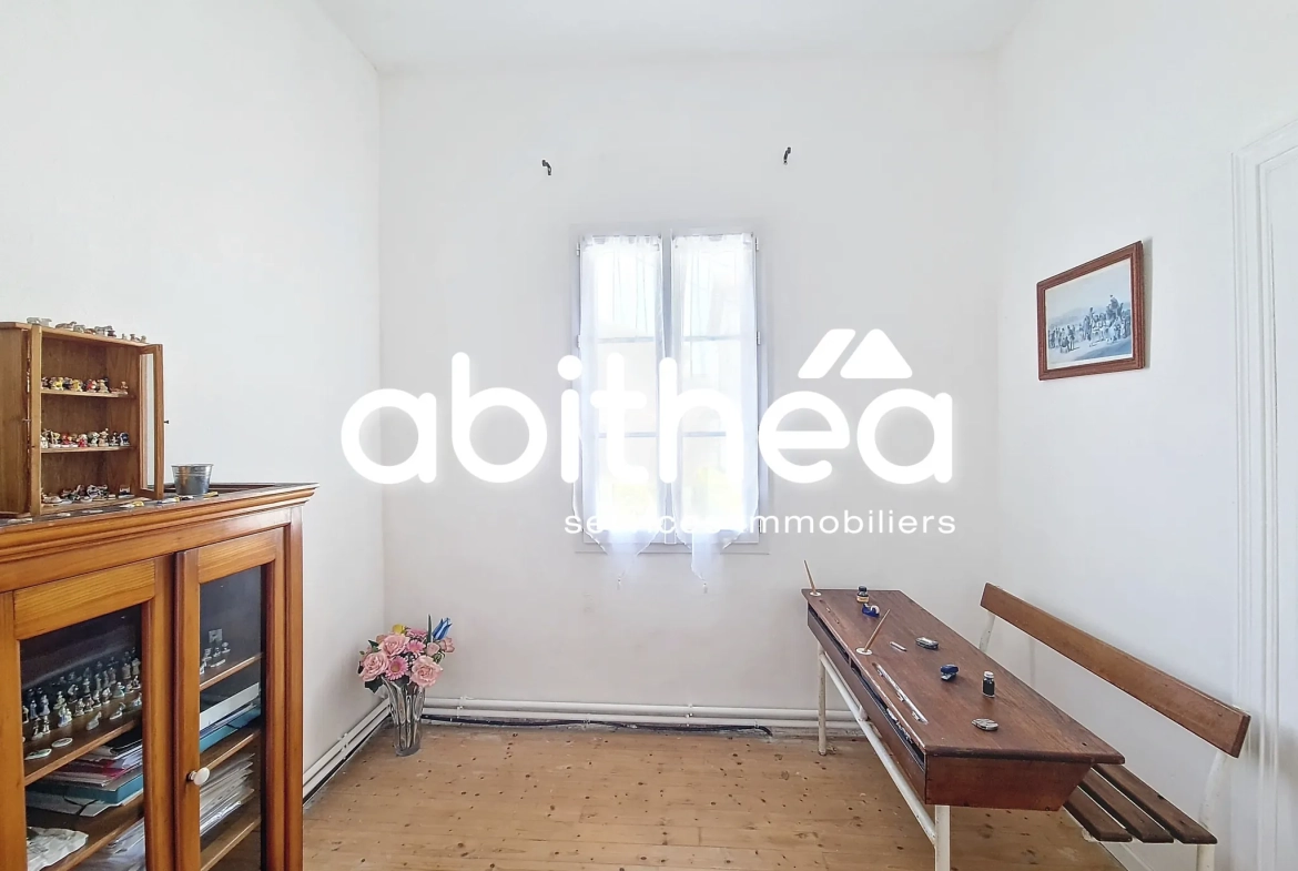 Maison ancienne de 140 m² avec jardin et garage à Saint-Fort sur Gironde 