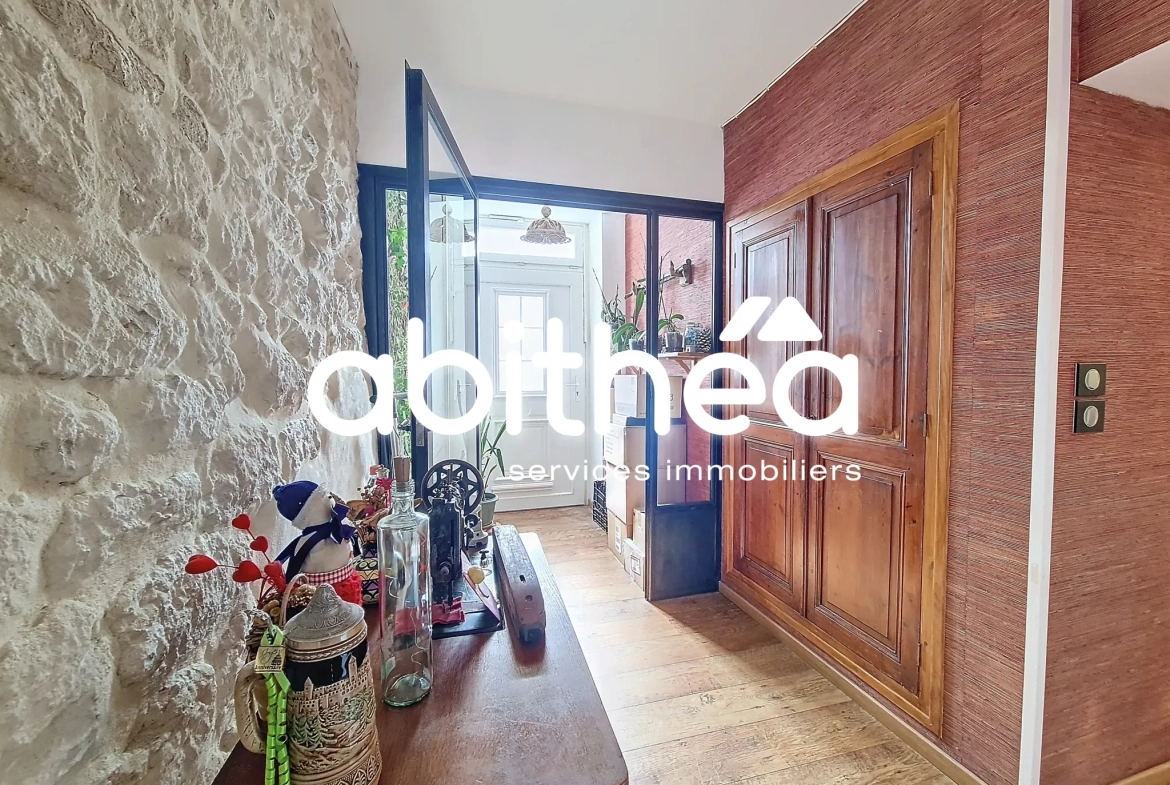 Maison ancienne de 140 m² avec jardin et garage à Saint-Fort sur Gironde 