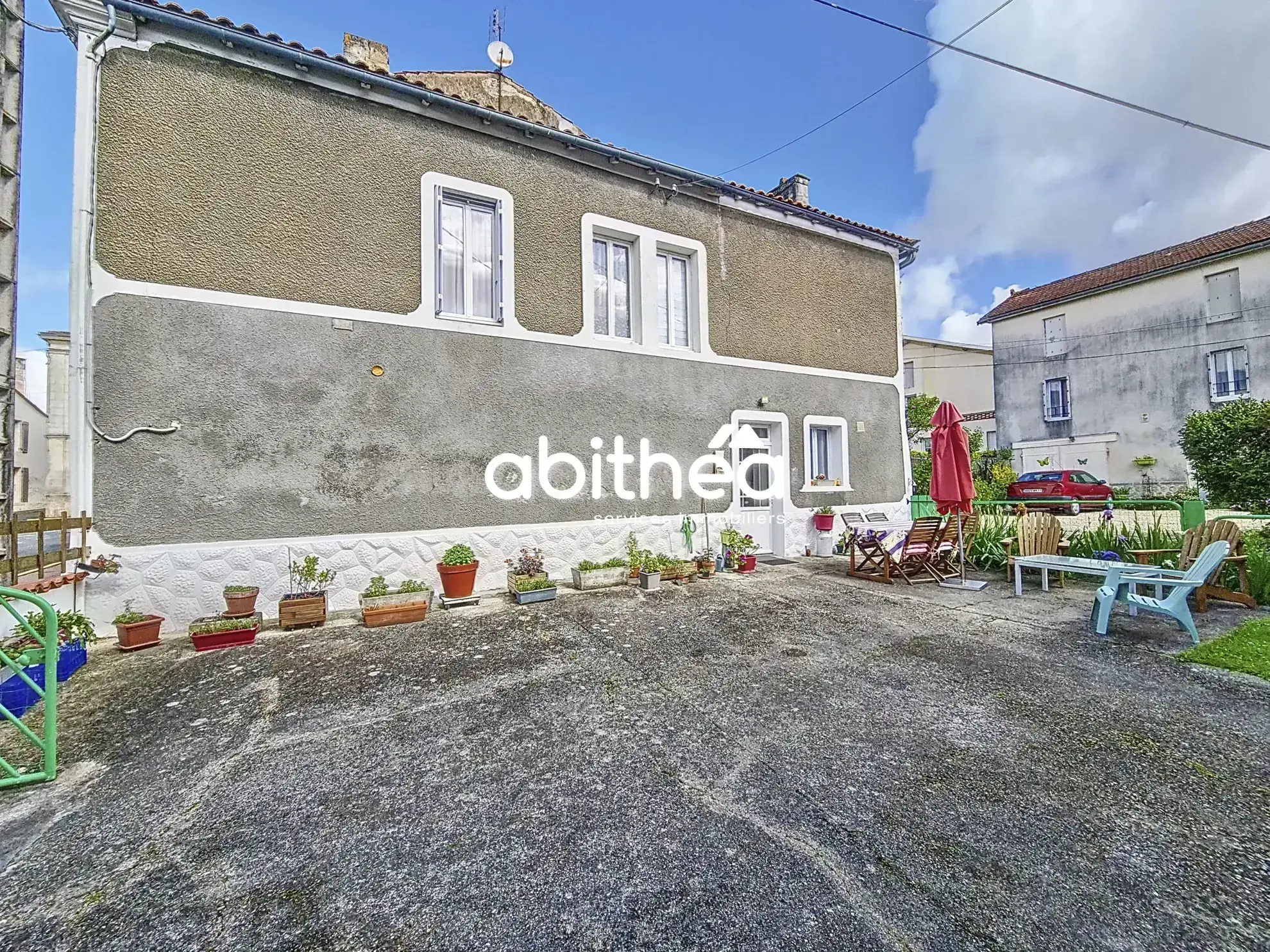 Maison ancienne de 140 m² avec jardin et garage à Saint-Fort sur Gironde 
