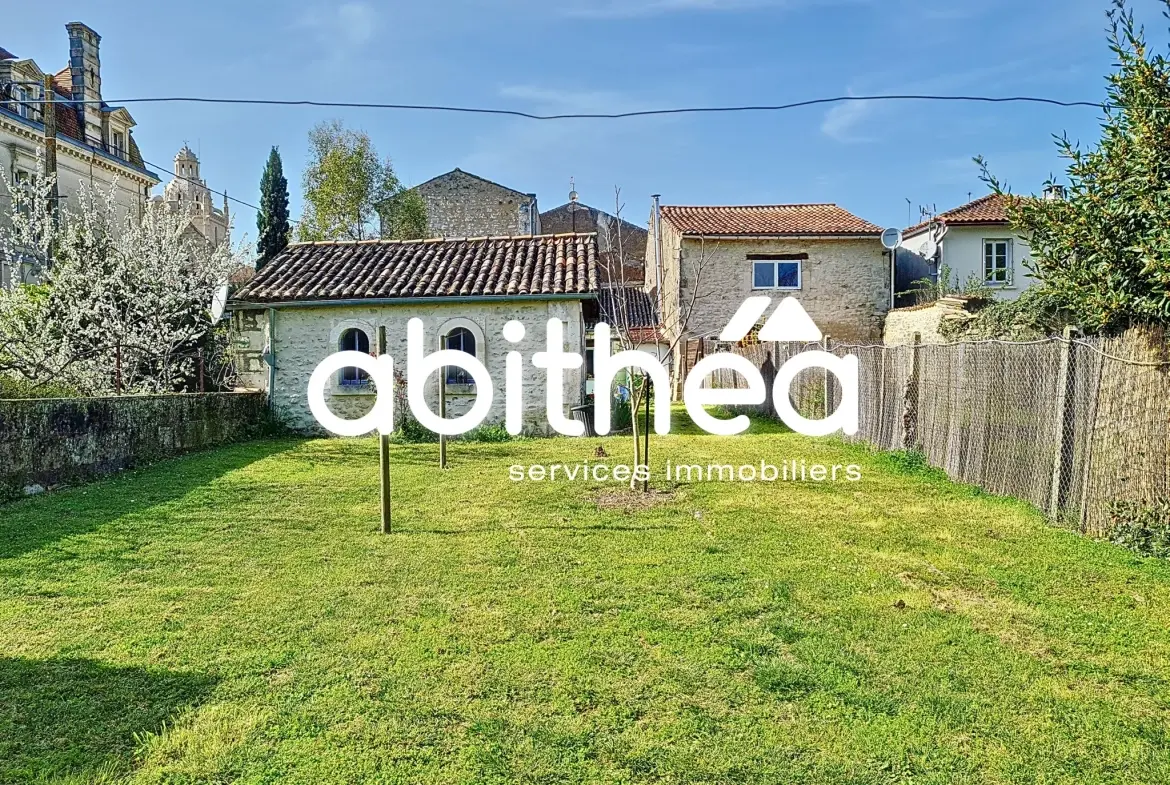 Maison ancienne de 140 m² avec jardin et garage à Saint-Fort sur Gironde 