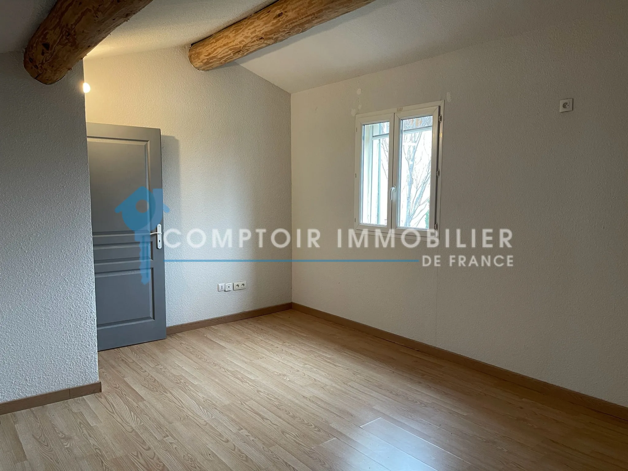Maison avec Deux Appartements Indépendants à Cavaignon - Opportunité d'Investissement 
