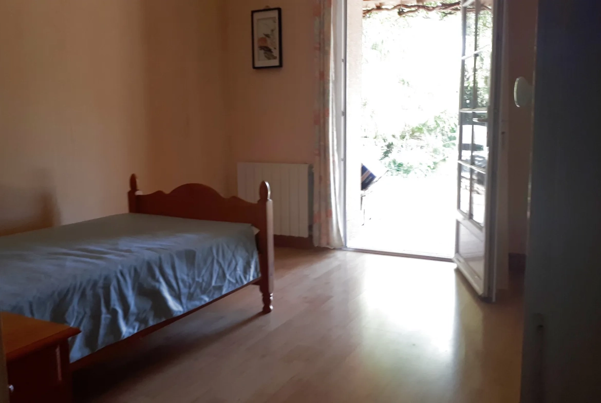 Charmante maison avec annexe et grand terrain à Les Ormes (86) 