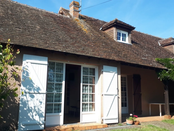 Charmante maison avec annexe et grand terrain à Les Ormes (86)